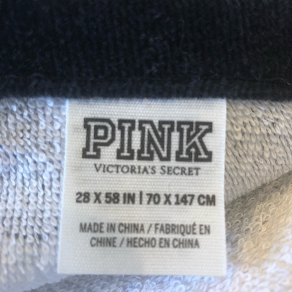 BNIP PinkVS Black Floral Beach Towel/Wrap - Picture 5 of 7
